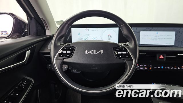 Kia EV6 Standard Air 2023 — фото 13