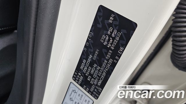 Kia EV6 Standard Air 2023 — фото 26