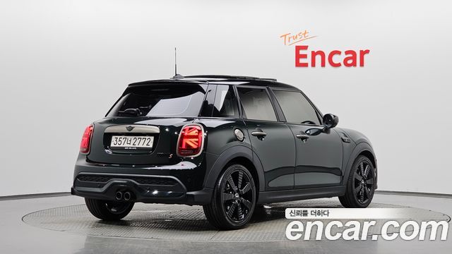 MINI Cooper S 5Door Resolute Edition 3rd Gen 2023 — фото 2