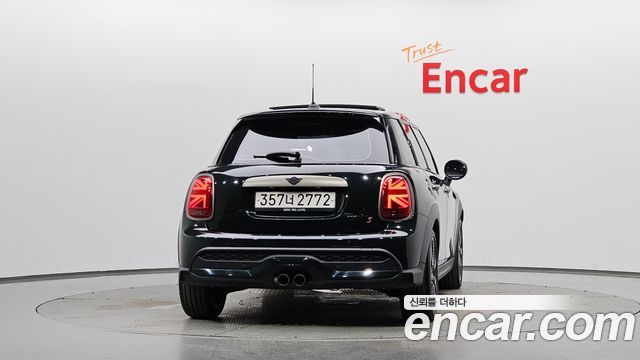 MINI Cooper S 5Door Resolute Edition 3rd Gen 2023 — фото 4