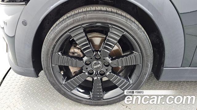 MINI Cooper S 5Door Resolute Edition 3rd Gen 2023 — фото 5