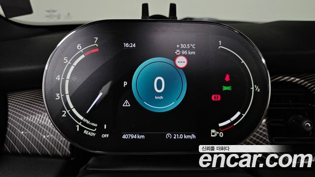 MINI Cooper S 5Door Resolute Edition 3rd Gen 2023 — фото 8