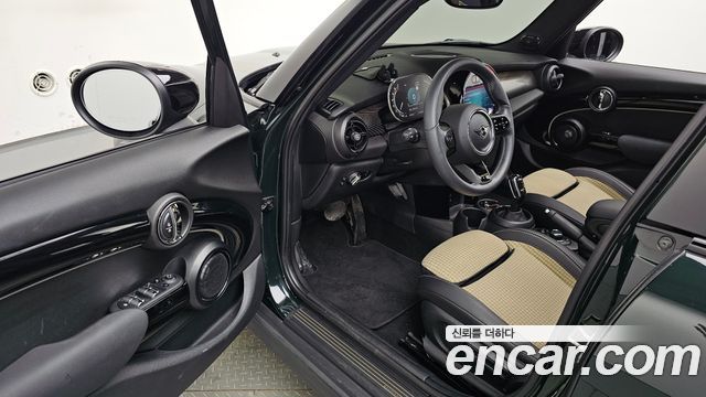 MINI Cooper S 5Door Resolute Edition 3rd Gen 2023 — фото 10
