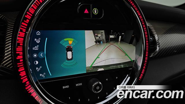 MINI Cooper S 5Door Resolute Edition 3rd Gen 2023 — фото 15