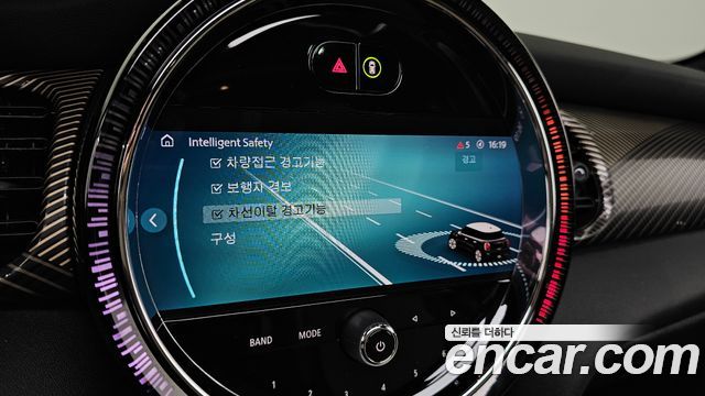 MINI Cooper S 5Door Resolute Edition 3rd Gen 2023 — фото 16