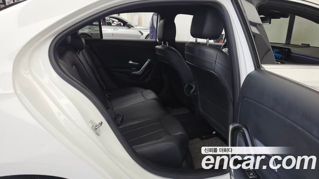 Mercedes-Benz A-Class (W177) A200d Sedan 2021 — фото 12