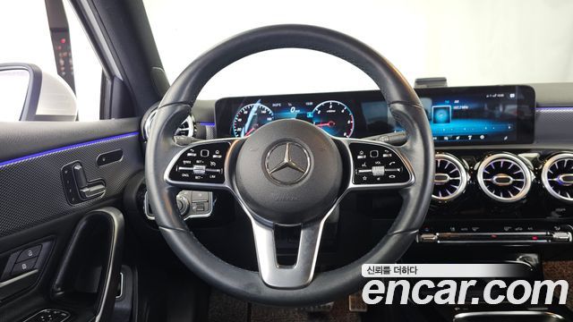 Mercedes-Benz A-Class (W177) A200d Sedan 2021 — фото 13