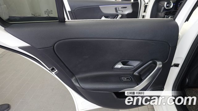 Mercedes-Benz A-Class (W177) A200d Sedan 2021 — фото 25