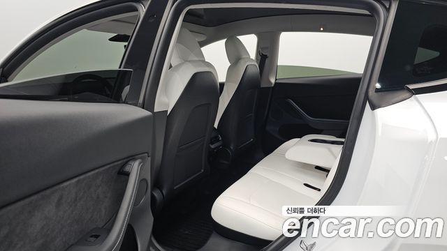 Tesla Model Y RWD 2024 — фото 12