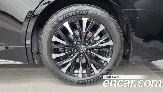 Toyota Alphard (IV) 2.5 HEV Executive AWD 2024 — фото 21