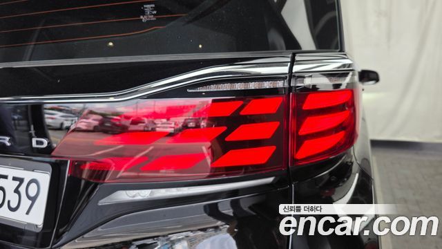 Toyota Alphard (IV) 2.5 HEV Executive AWD 2024 — фото 23