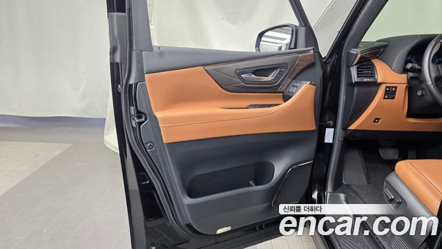 Toyota Alphard (IV) 2.5 HEV Executive AWD 2024 — фото 24