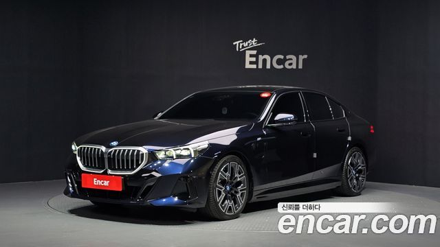 BMW 5 Series (G60) 530e xDrive M Sport 2025 — фото 1