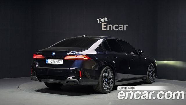 BMW 5 Series (G60) 530e xDrive M Sport 2025 — фото 2