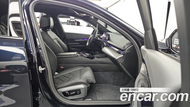 BMW 5 Series (G60) 530e xDrive M Sport 2025 — фото 11