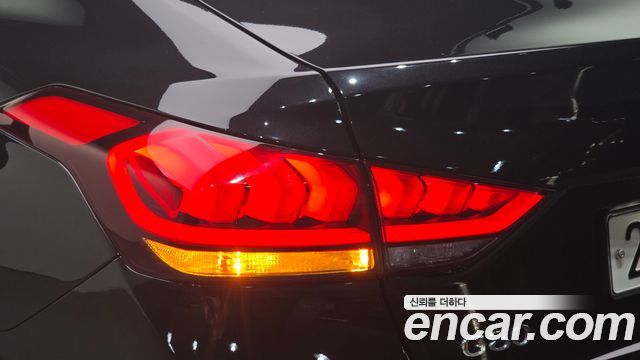 Genesis G80 3.3 GDI AWD Luxury 2018 — фото 23
