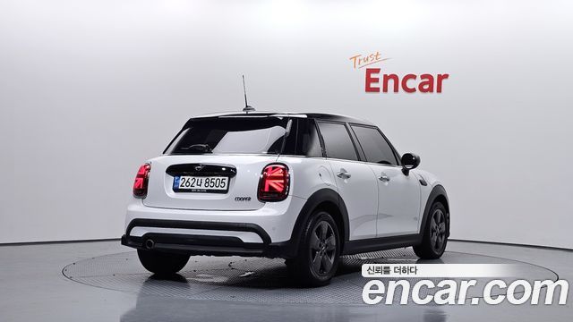 MINI Cooper 5Door Classic Third Generation 2023 — фото 2