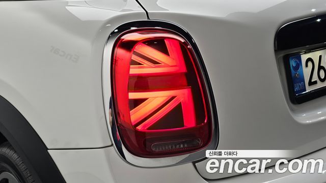 MINI Cooper 5Door Classic Third Generation 2023 — фото 23