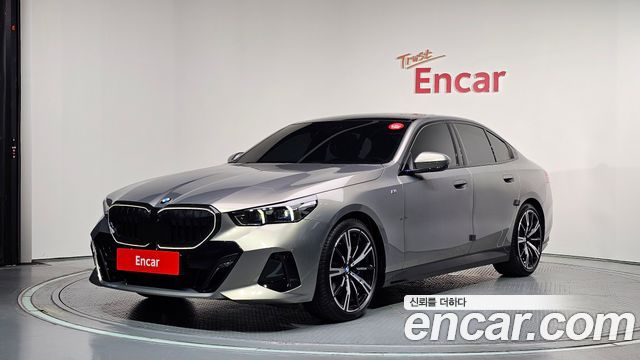 BMW 5 Series (G60) 530i xDrive M Sport 2025 — фото 1