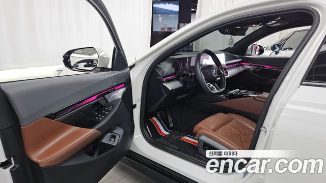 BMW 5 Series (G60) 530i xDrive M Sport 2024 — фото 10