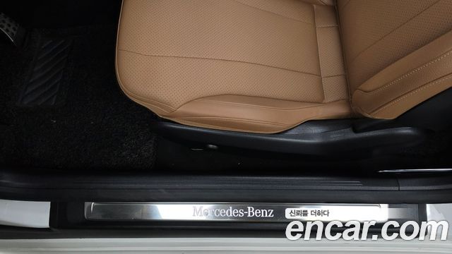 Mercedes-Benz CLE-Class (C236) CLE200 Cabriolet 2024 — фото 18