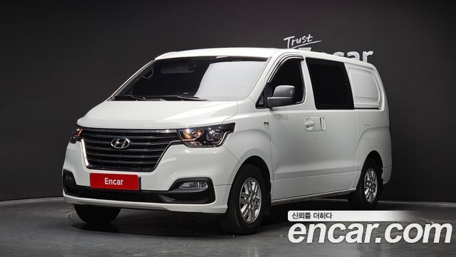 Hyundai Grand Starex Van 5-Seater Smart