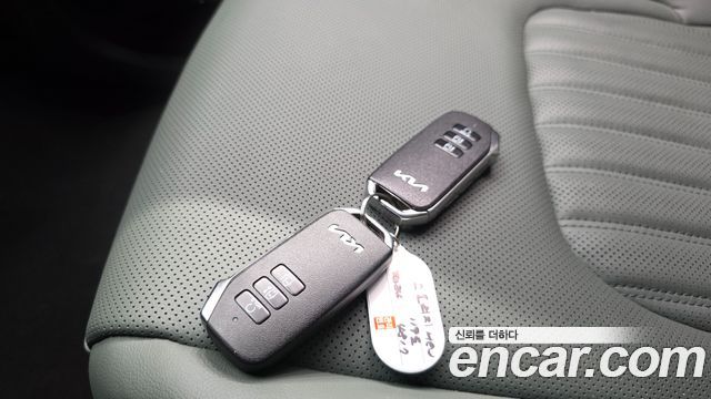 Kia Sportage Hybrid (V) 30Th Edition 2WD 2024 — фото 38