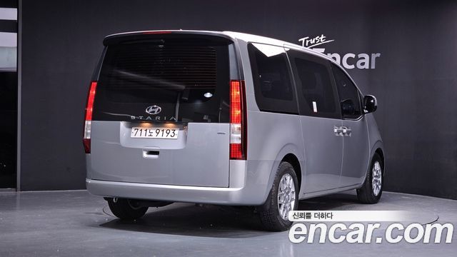 Hyundai Staria 4WD Tourer 11-Seater Modern 2022 — фото 2
