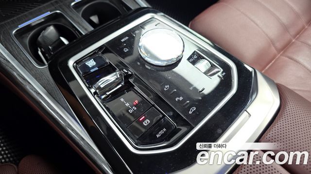BMW 7 Series (G70) 740d xDrive M Sport 2024 — фото 9