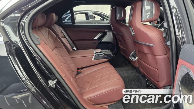 BMW 7 Series (G70) 740d xDrive M Sport 2024 — фото 12
