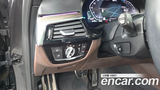 BMW 5 Series (G30) 530e M Sport 2020 — фото 17