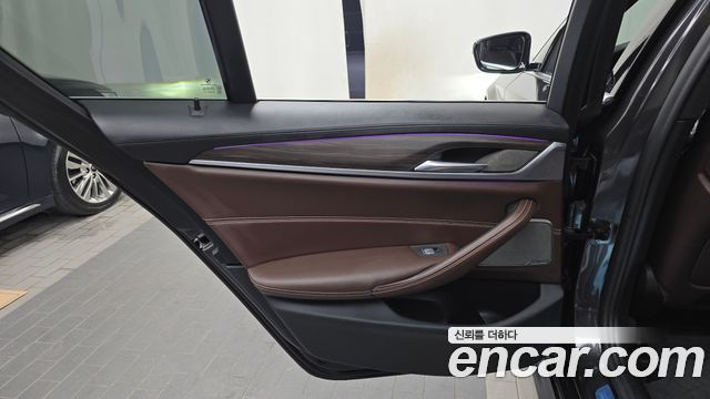 BMW 5 Series (G30) 530e M Sport 2020 — фото 25