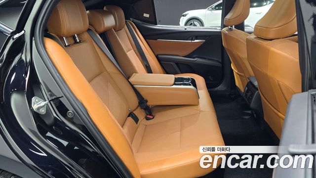 Toyota Camry (XV80) 2.5 XLE Premium Hybrid 2025 — фото 32