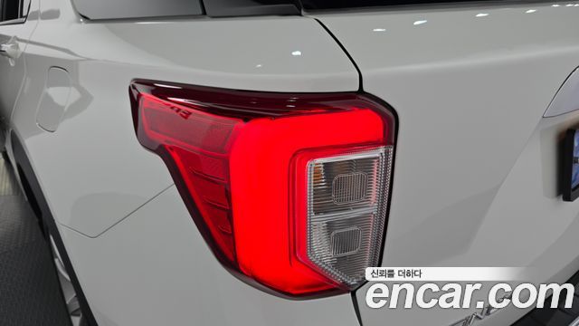 Ford Explorer (VI) 3.0 Platinum 4WD 2022 — фото 29