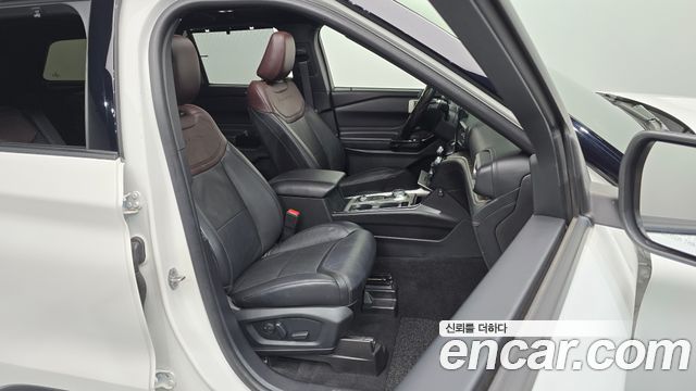 Ford Explorer (VI) 3.0 Platinum 4WD 2022 — фото 32