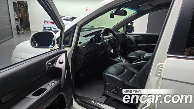KG Mobility (SsangYong) Korando Turismo 4WD TX 9-seater 2017 — фото 10