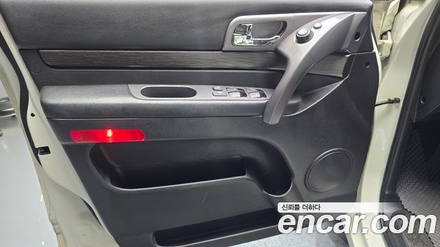 KG Mobility (SsangYong) Korando Turismo 4WD TX 9-seater 2017 — фото 24
