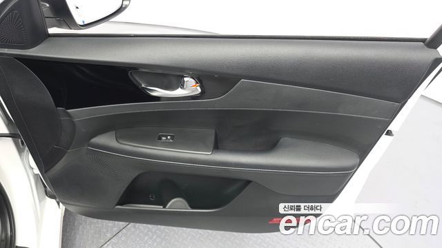 Kia K3 (II) 1.6 Prestige 2023 — фото 24