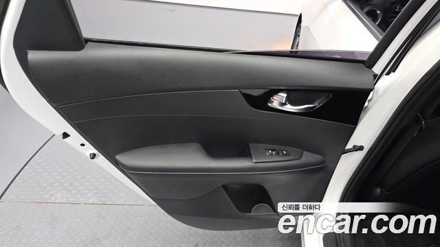 Kia K3 (II) 1.6 Prestige 2023 — фото 25