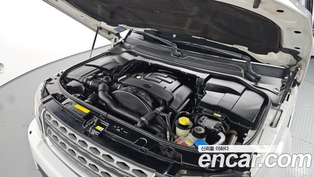 Land Rover Discovery 4 3.0 SDV6 SE 2016 — фото 6