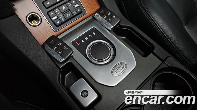 Land Rover Discovery 4 3.0 SDV6 SE 2016 — фото 9