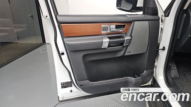 Land Rover Discovery 4 3.0 SDV6 SE 2016 — фото 24