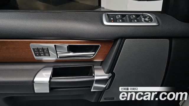 Land Rover Discovery 4 3.0 SDV6 SE 2016 — фото 32
