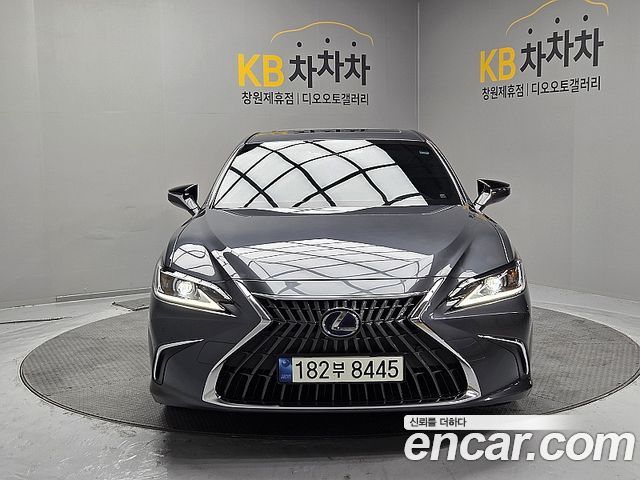 Lexus ES300h (VII) Luxury Plus 2022 — фото 2
