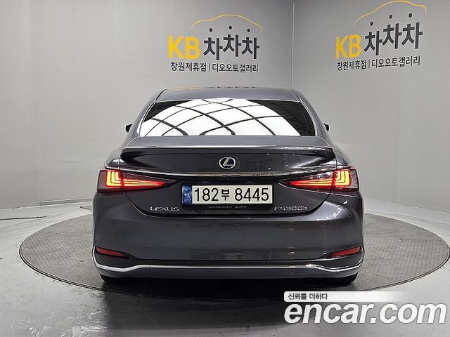 Lexus ES300h (VII) Luxury Plus 2022 — фото 6