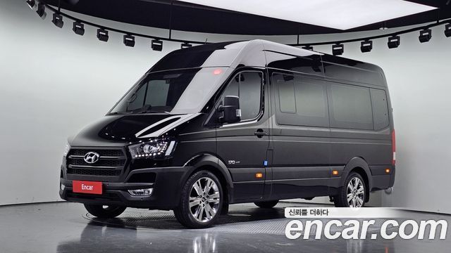 Hyundai Solati 15-seater Luxury