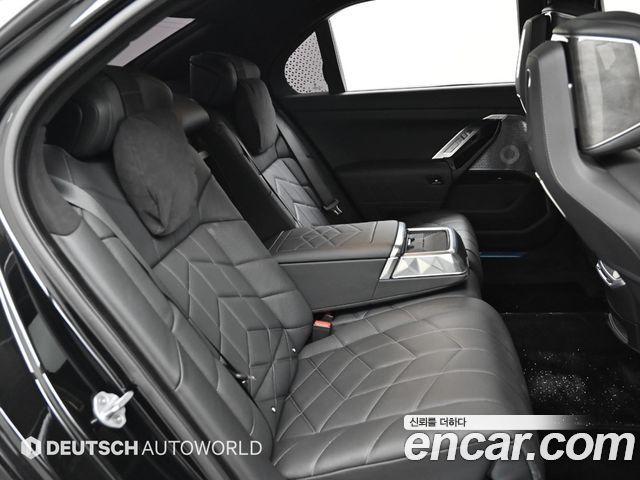BMW 7 Series (G70) 750e xDrive M Sport 2025 — фото 16
