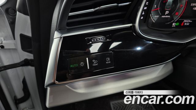 Audi Q8 (4M) 55 TFSI Quattro Premium 2022 — фото 19