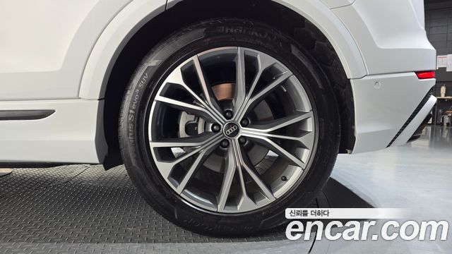 Audi Q8 (4M) 55 TFSI Quattro Premium 2022 — фото 21