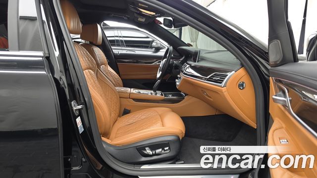 BMW 7 Series (G11) 740Ld xDrive Design Pure Excellence 2020 — фото 11
